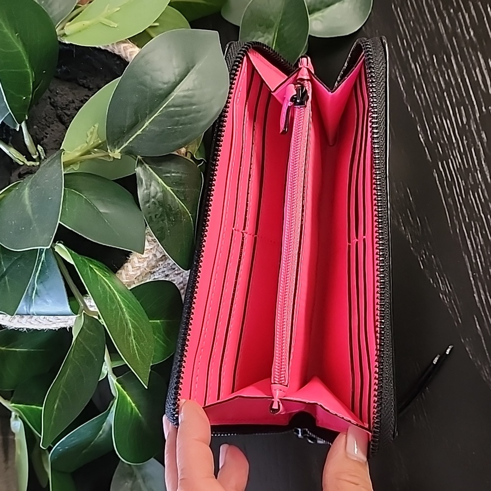 VICTORIA'S SECRET Love Kisses Zip Around Long Wallet Wristlet Lips Vegan Leather - Picture 7 of 13